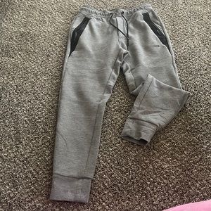 American Eagle joggers
